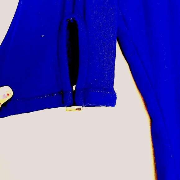 WHBM XS-S No wrinkle roughed brilliant blue top - Picture 4 of 4